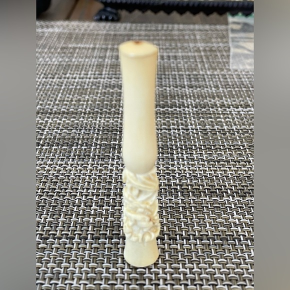 Vintage carved bone cigarette holder - Picture 4 of 5